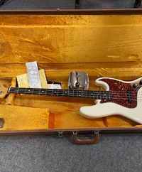 Fender Avri 62 Jazz Bass Vintage White